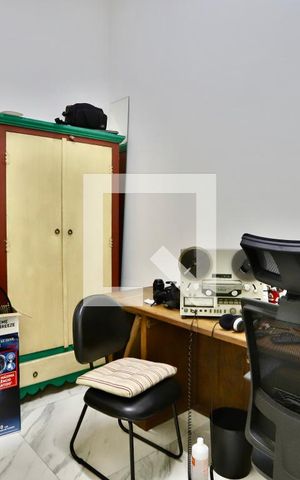 Casa à venda com 300m², 3 quartos e 3 vagas Casa à venda com 300m², 3 quartos e 3 vagasEscritório
