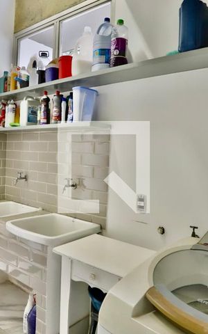 Casa à venda com 300m², 3 quartos e 3 vagas Casa à venda com 300m², 3 quartos e 3 vagasLavanderia