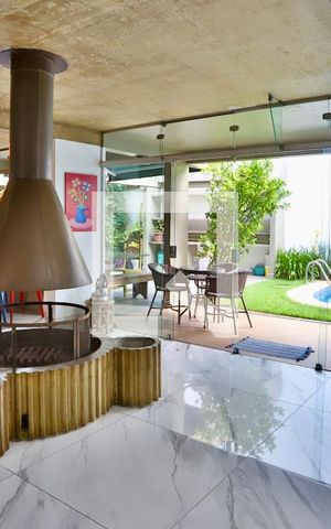Casa à venda com 300m², 3 quartos e 3 vagas Casa à venda com 300m², 3 quartos e 3 vagasSala 1