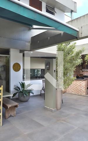 Casa à venda com 300m², 3 quartos e 3 vagas Casa à venda com 300m², 3 quartos e 3 vagasQuintal