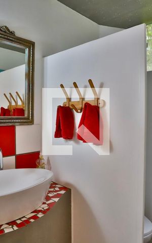 Casa à venda com 300m², 3 quartos e 3 vagas Casa à venda com 300m², 3 quartos e 3 vagasLavabo