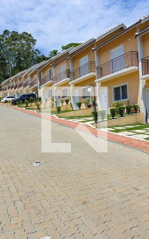 Casa de condomínio para alugar com 40m², 2 quartos e 2 vagasCasa e rua do condomínio