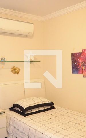 Casa à venda com 408m², 5 quartos e 5 vagasSuíte 1