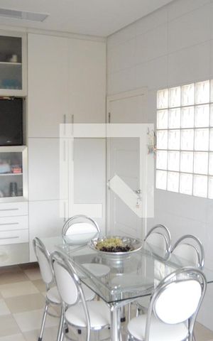 Casa à venda com 408m², 5 quartos e 5 vagasCozinha