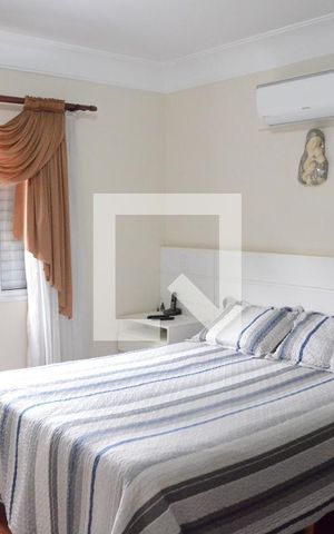 Casa à venda com 408m², 5 quartos e 5 vagasSuíte 4