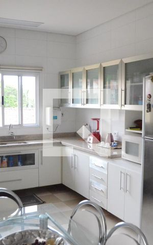 Casa à venda com 408m², 5 quartos e 5 vagasCozinha