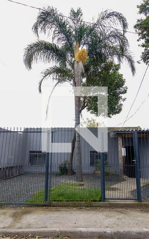 Casa à venda com 85m², 3 quartos e 2 vagas Casa à venda com 85m², 3 quartos e 2 vagasFachada