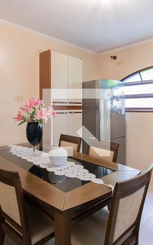 Casa à venda com 200m², 4 quartos e 2 vagas Casa à venda com 200m², 4 quartos e 2 vagasCopa