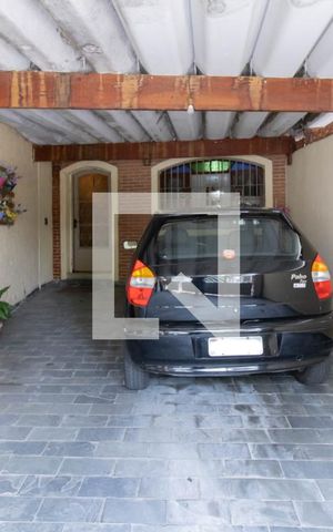 Casa à venda com 200m², 4 quartos e 2 vagas Casa à venda com 200m², 4 quartos e 2 vagasGaragem