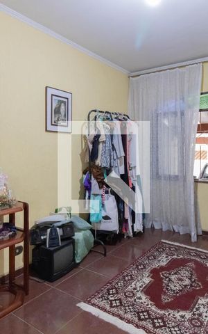 Casa à venda com 200m², 4 quartos e 2 vagas Casa à venda com 200m², 4 quartos e 2 vagasSala