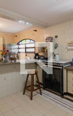 Casa à venda com 200m², 4 quartos e 2 vagas Casa à venda com 200m², 4 quartos e 2 vagasCozinha