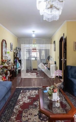 Casa à venda com 200m², 4 quartos e 2 vagas Casa à venda com 200m², 4 quartos e 2 vagasSala