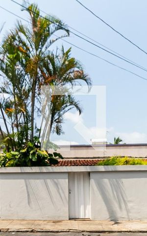 Casa à venda com 231m², 3 quartos e 2 vagas Casa à venda com 231m², 3 quartos e 2 vagasFachada