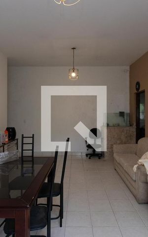 Casa à venda com 124m², 2 quartos e sem vaga Casa à venda com 124m², 2 quartos e sem vagaSala
