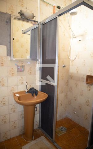 Casa à venda com 200m², 3 quartos e 2 vagasBanheiro 1