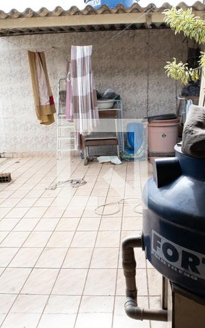 Casa à venda com 200m², 3 quartos e 2 vagasVaranda