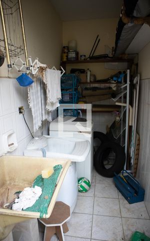 Casa à venda com 200m², 3 quartos e 2 vagasÁrea de Serviço