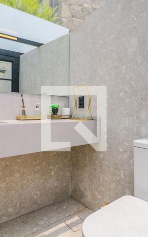 Casa de condomínio à venda com 550m², 5 quartos e 5 vagas Casa de condomínio à venda com 550m², 5 quartos e 5 vagasLavabo