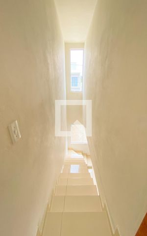 Casa para alugar com 90m², 3 quartos e 1 vagaEscada