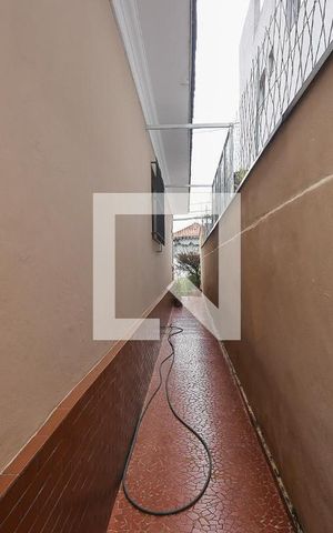Casa à venda com 348m², 2 quartos e 6 vagas Casa à venda com 348m², 2 quartos e 6 vagasLateral