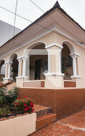 Casa à venda com 348m², 2 quartos e 6 vagas Casa à venda com 348m², 2 quartos e 6 vagasFachada