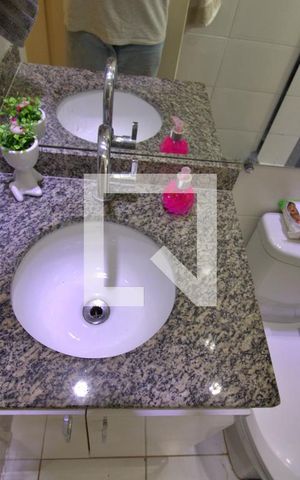 Apartamento à venda com 42m², 2 quartos e 1 vaga Apartamento à venda com 42m², 2 quartos e 1 vagaBanheiro