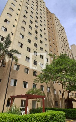Apartamento à venda com 42m², 2 quartos e 1 vaga Apartamento à venda com 42m², 2 quartos e 1 vagaFachada
