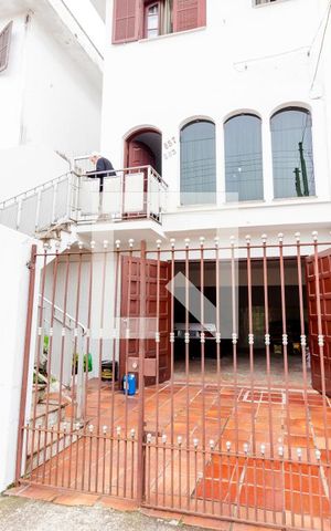 Casa à venda com 168m², 3 quartos e 3 vagas Casa à venda com 168m², 3 quartos e 3 vagasFachada
