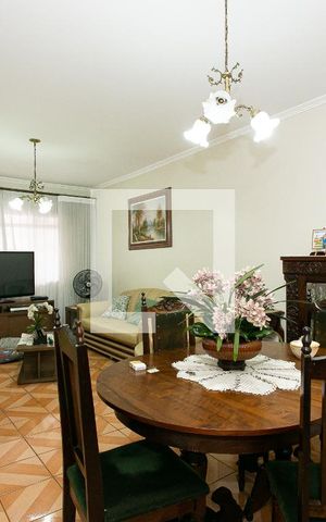 Casa à venda com 190m², 4 quartos e 2 vagasSala
