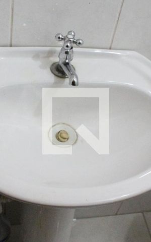 Casa à venda com 185m², 2 quartos e 2 vagasBanheiro inferior