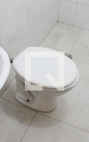 Casa à venda com 185m², 2 quartos e 2 vagasBanheiro inferior