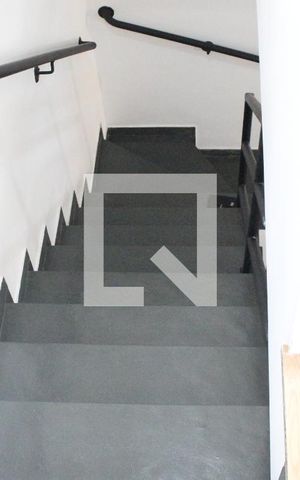 Casa à venda com 185m², 2 quartos e 2 vagasEscada Quartos