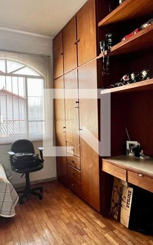 Casa à venda com 258m², 4 quartos e 2 vagas Casa à venda com 258m², 4 quartos e 2 vagasquarto 4