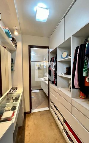 Casa à venda com 258m², 4 quartos e 2 vagas Casa à venda com 258m², 4 quartos e 2 vagascloset