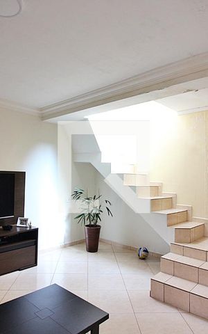 Casa à venda com 219m², 3 quartos e 4 vagasSala