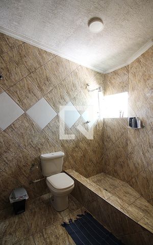 Casa à venda com 219m², 3 quartos e 4 vagasQuarto 1 - Suíte Banheiro