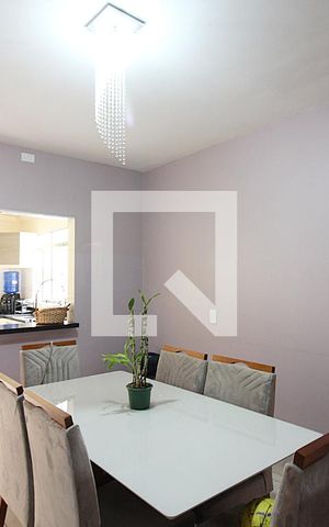 Casa à venda com 219m², 3 quartos e 4 vagasCopa