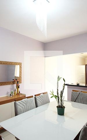 Casa à venda com 219m², 3 quartos e 4 vagasCopa