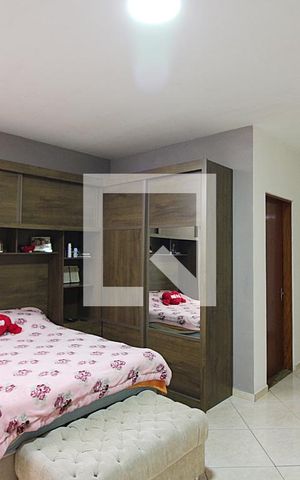 Casa à venda com 219m², 3 quartos e 4 vagasQuarto 1 - Suíte