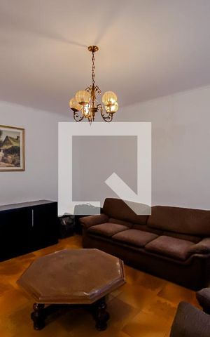 Casa à venda com 350m², 4 quartos e 4 vagasSala