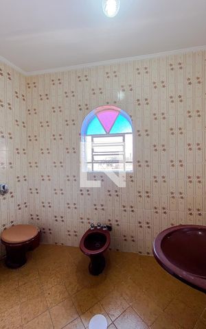 Casa à venda com 350m², 4 quartos e 4 vagasBanheiro da Suíte