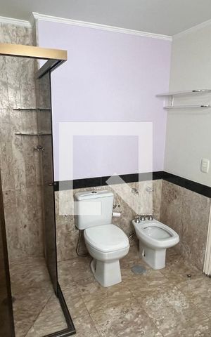 Apartamento à venda com 218m², 3 quartos e 2 vagas Apartamento à venda com 218m², 3 quartos e 2 vagasBanheiro da Suíte 2