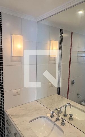Apartamento à venda com 218m², 3 quartos e 2 vagas Apartamento à venda com 218m², 3 quartos e 2 vagasBanheiro da suite 1