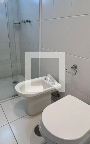Apartamento à venda com 218m², 3 quartos e 2 vagas Apartamento à venda com 218m², 3 quartos e 2 vagasBanheiro da Suíte 1