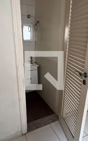 Apartamento à venda com 218m², 3 quartos e 2 vagas Apartamento à venda com 218m², 3 quartos e 2 vagasQuarto de Serviço