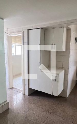 Apartamento à venda com 218m², 3 quartos e 2 vagas Apartamento à venda com 218m², 3 quartos e 2 vagasCozinha e Área de Serviço