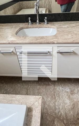 Apartamento à venda com 218m², 3 quartos e 2 vagas Apartamento à venda com 218m², 3 quartos e 2 vagasBanheiro da Suíte 2