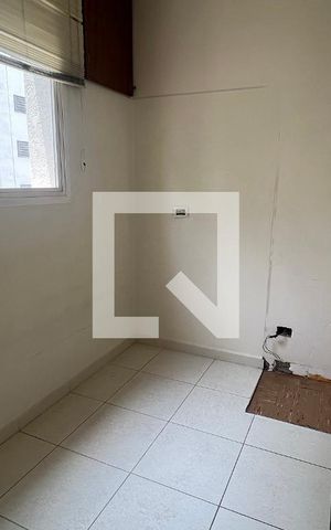 Apartamento à venda com 218m², 3 quartos e 2 vagas Apartamento à venda com 218m², 3 quartos e 2 vagasQuarto de Serviço