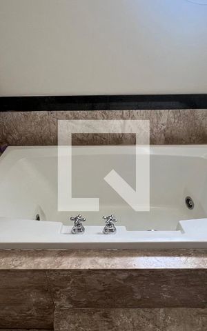 Apartamento à venda com 218m², 3 quartos e 2 vagas Apartamento à venda com 218m², 3 quartos e 2 vagasBanheira