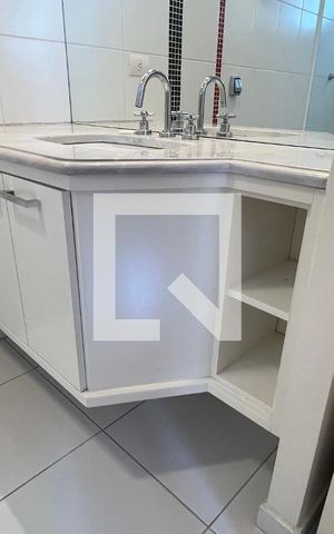 Apartamento à venda com 218m², 3 quartos e 2 vagas Apartamento à venda com 218m², 3 quartos e 2 vagasBanheiro da Suíte 1